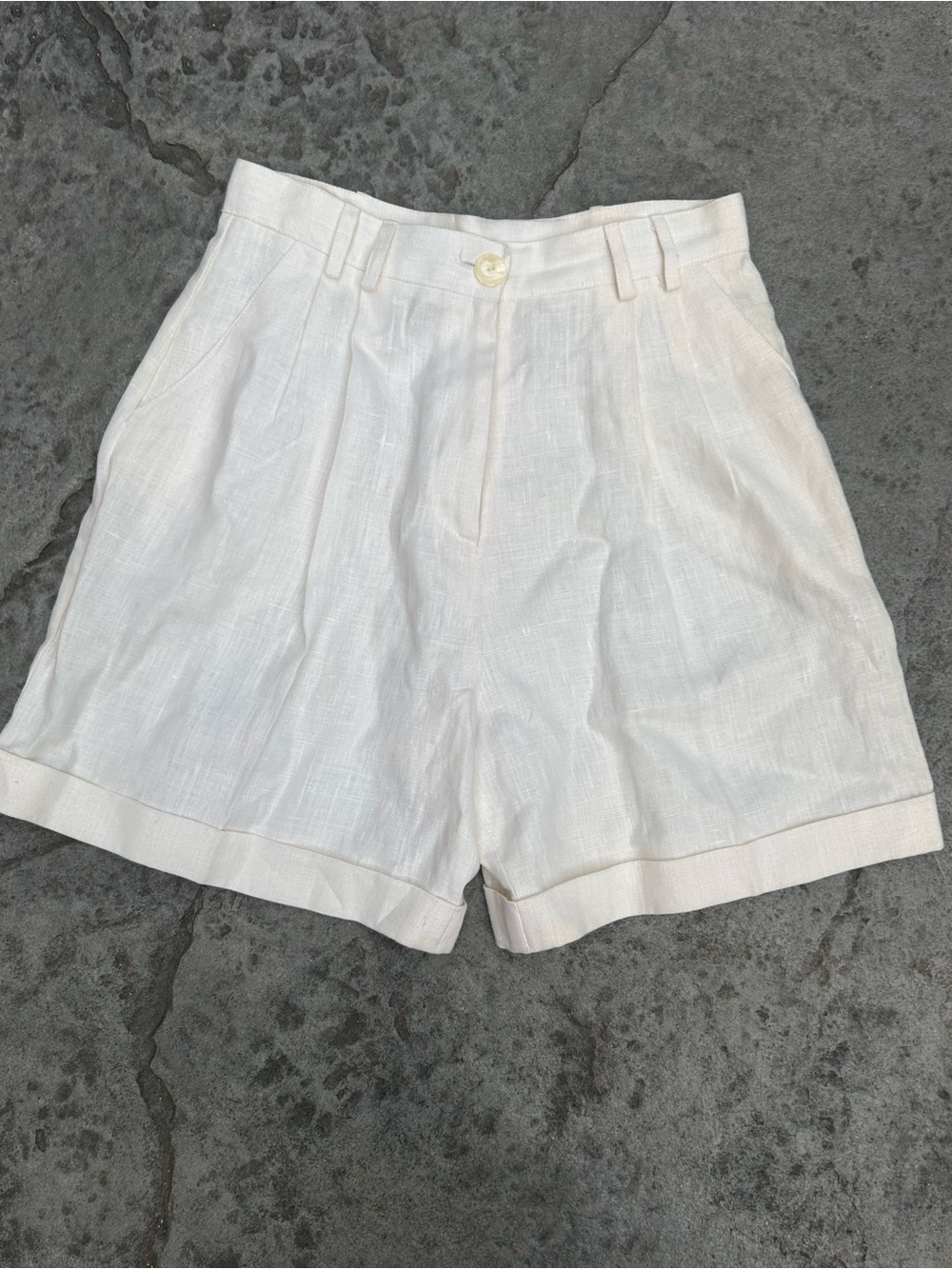 Vintage 100% Linen Pleated Tailored Shorts White high waisted